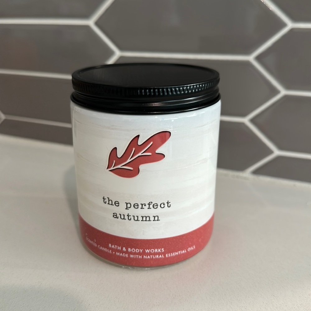 Bath and Body Works Scented Candle -The Perfect Autumn  *New
